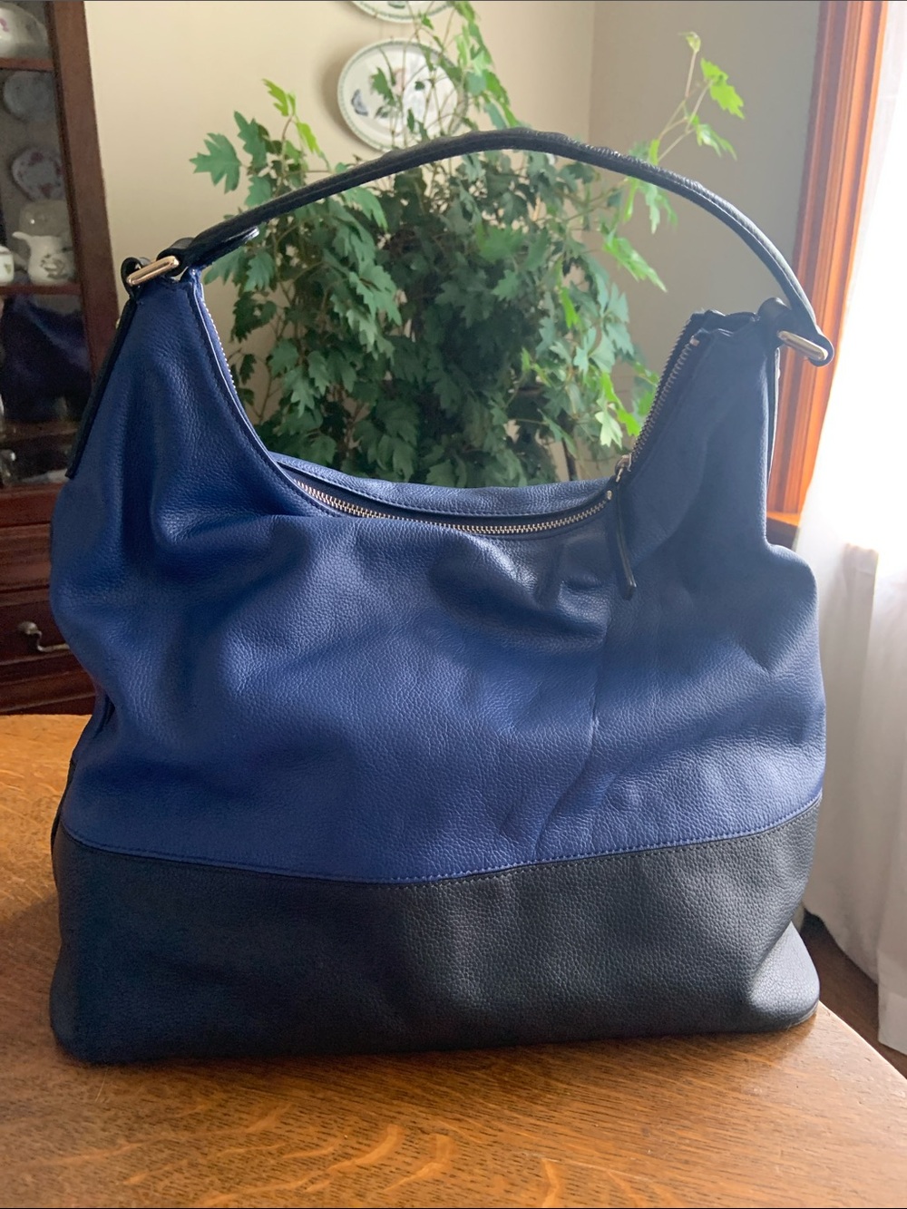Banana Republic 2 tone bucket bag